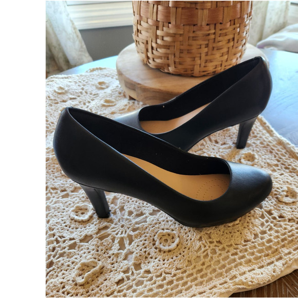 Clarks Adriel Viola Black Pumps Women's size 7.5, 9.5W, 10M - Picture 9 of 13